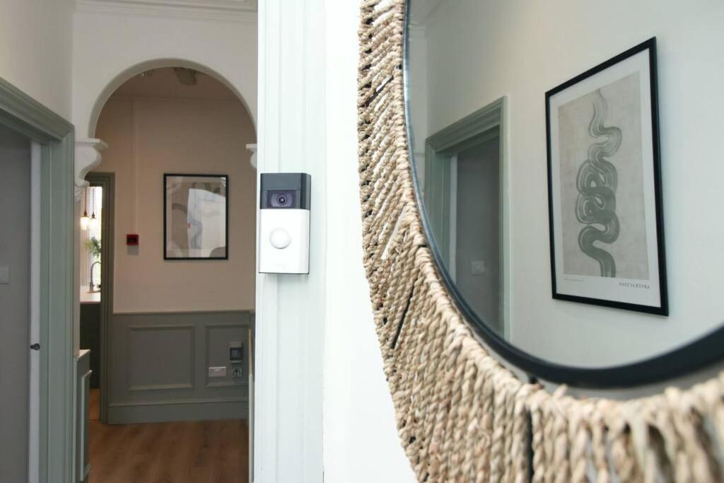 Station Road By Mia Living Stunning Modern 4 Bedroom House Free Onstreet Parking Bath Bagian luar foto
